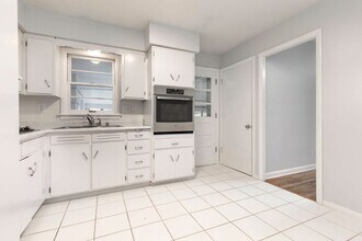 2850 Hikes Ln in Louisville, KY - Building Photo - Building Photo