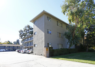 The Villa Apartments in San Jose, CA - Building Photo - Building Photo