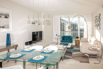485 Brickell Ave in Miami, FL - Building Photo - Building Photo