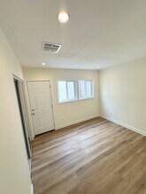 1027 W 58th St in Los Angeles, CA - Building Photo - Building Photo