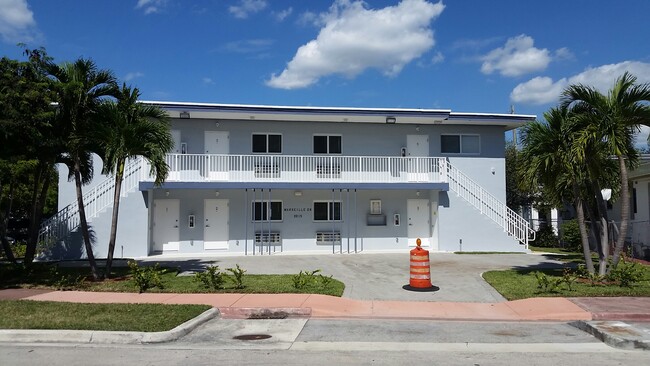 2015 Marseille Dr in Miami Beach, FL - Building Photo - Building Photo