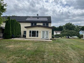 11 Crefeld Ct in Lincoln Park, NJ - Building Photo - Building Photo