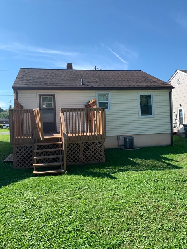 228 E Madison Ave in Vinton, VA - Building Photo - Building Photo