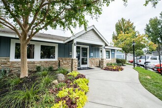 Sixty58 Townhomes in Sacramento, CA - Foto de edificio - Building Photo