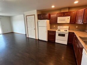 505-516 16th Ave Cir NE in Watertown, SD - Building Photo - Building Photo