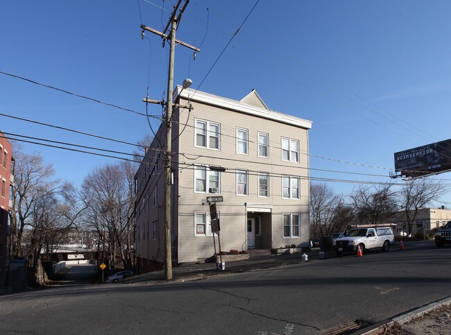 203 S Leonard St in Waterbury, CT - Foto de edificio - Building Photo