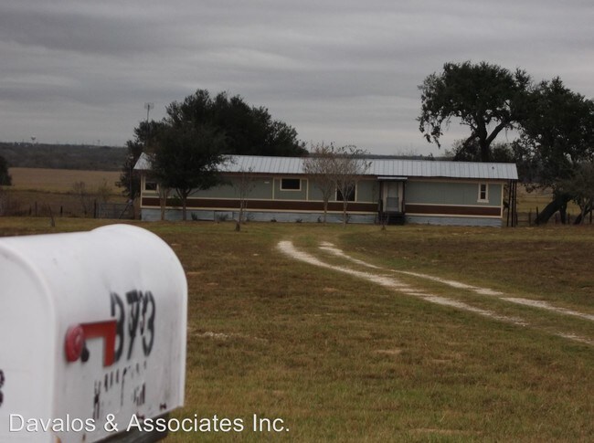373 County Rd 119-Unit -Unit A in Floresville, TX - Building Photo - Building Photo