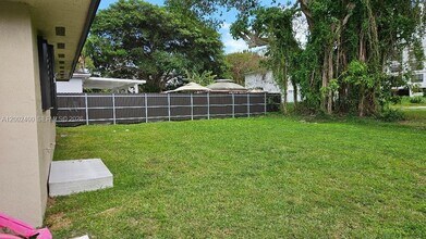 11970 SW 217th St in Miami, FL - Building Photo - Building Photo