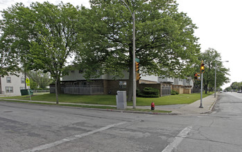 McKinley Gardens Apartments in Milwaukee, WI - Foto de edificio - Building Photo