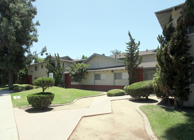 Glentana Apartments in Covina, CA - Foto de edificio - Building Photo