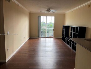 1900 Van Buren St, Unit 504B in Hollywood, FL - Foto de edificio - Building Photo