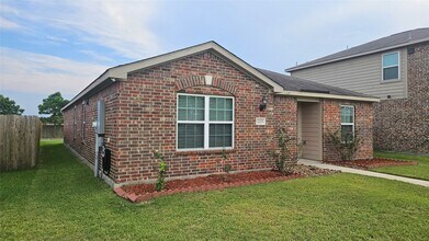 12025 Windage Dr in La Marque, TX - Building Photo - Building Photo