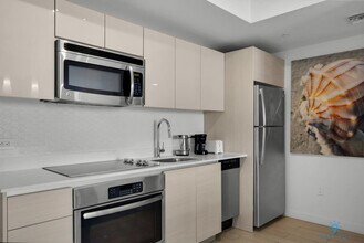 2602 E Hallandale Beach Blvd in Hallandale Beach, FL - Building Photo - Building Photo