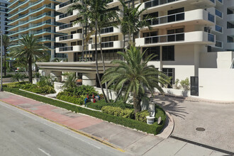 L'Excellence in Miami Beach, FL - Building Photo - Building Photo