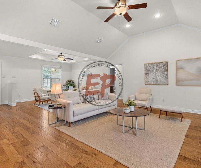 14045 Shadow Grove Cir in Woodway, TX - Building Photo - Building Photo