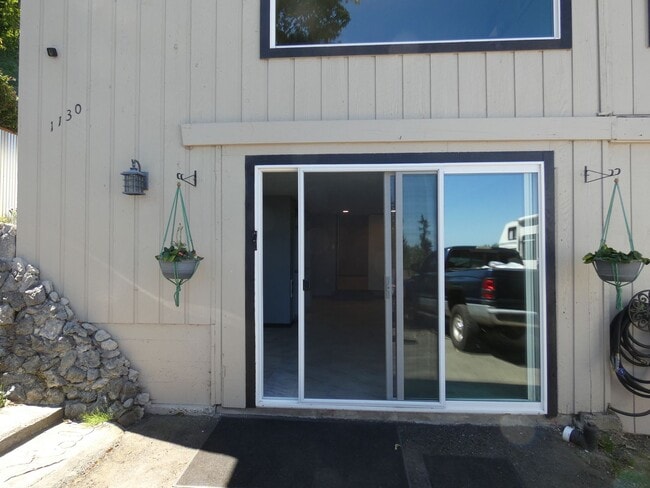 property at 1130 E 7th St