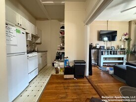 872 Huntington Ave, Unit 2 in Boston, MA - Building Photo