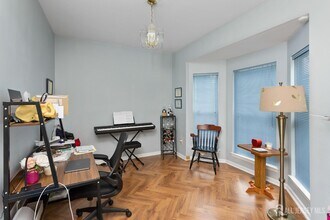 38 Larkspur Dr in Dayton, NJ - Building Photo - Building Photo
