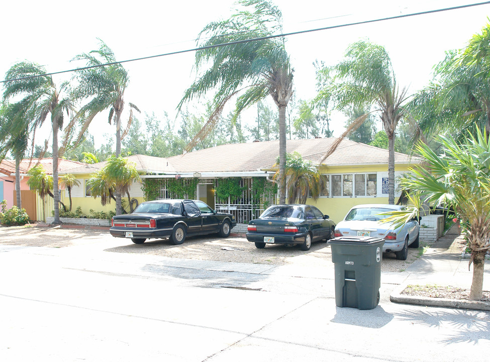 13085 Emerald Dr in Miami, FL - Building Photo