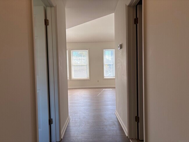 79 Danbury Rd in Ridgefield, CT - Building Photo - Building Photo