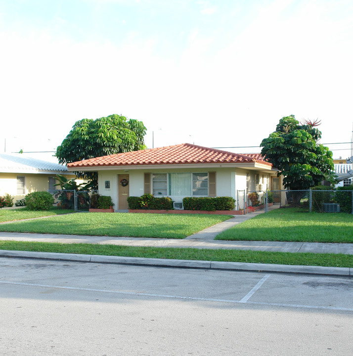 1945 NE 171st St in Miami, FL - Building Photo