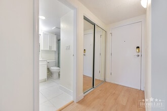 1444 Martin St in White Rock, BC - Building Photo - Building Photo