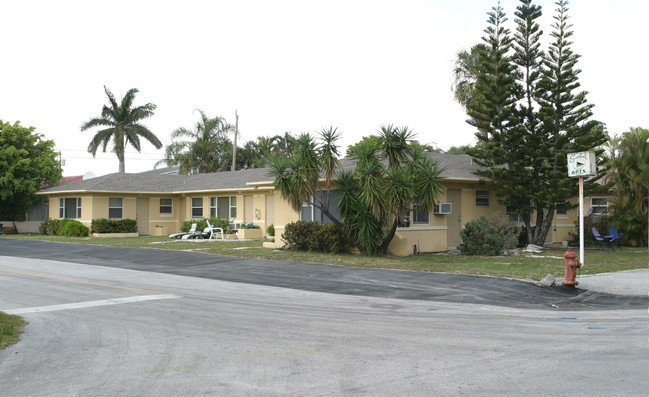 313 Hibiscus Ave in Pompano Beach, FL - Building Photo - Building Photo