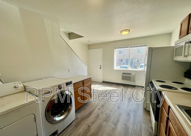 1715 Oakshire Ln in Pueblo, CO - Building Photo - Building Photo