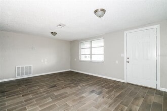 5537 Quist Dr in Port Richey, FL - Building Photo - Building Photo