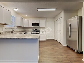 15532 Outside Trail in Noblesville, IN - Foto de edificio - Building Photo