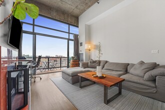 321 S Sangamon St in Chicago, IL - Building Photo - Building Photo