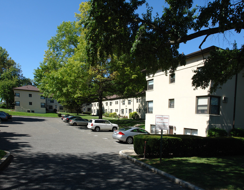 285 Central Park Ave in Hartsdale, NY - Foto de edificio