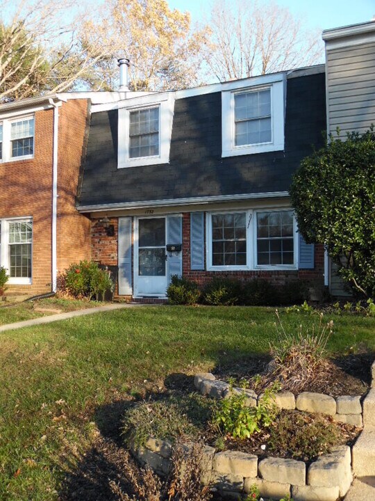 1732 Farmington Ct in Crofton, MD - Building Photo