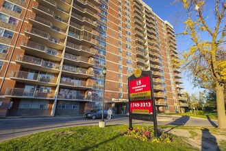 Panorama Apartments in Toronto, ON - Building Photo - Building Photo