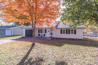 210 W El Cortez Dr in Columbia, MO - Building Photo - Building Photo