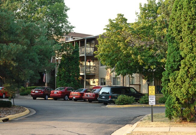 Regency Condominiums in Burnsville, MN - Building Photo - Building Photo