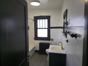 1124 S 10th St in Manitowoc, WI - Building Photo - Building Photo