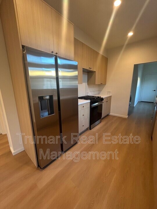 611 E Garfield Ave in Glendale, CA - Building Photo