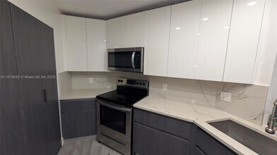 6292 NW 186th St in Hialeah, FL - Building Photo - Building Photo