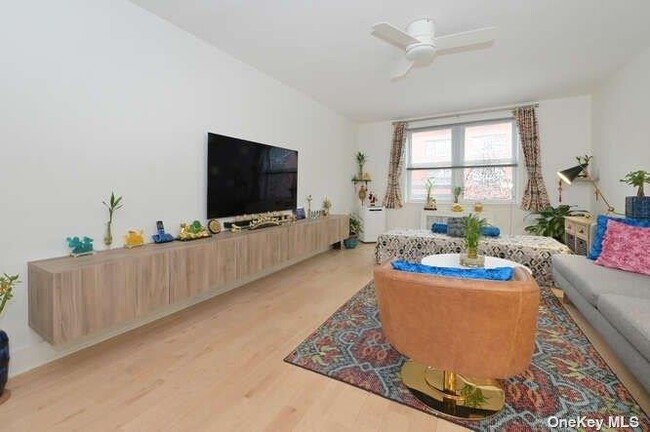 10255 67th Dr in Queens, NY - Building Photo - Building Photo