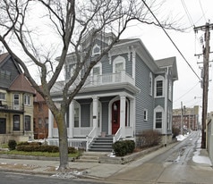 1516 E Brady St in Milwaukee, WI - Building Photo