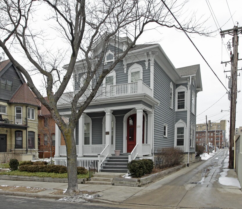1516 E Brady St in Milwaukee, WI - Building Photo