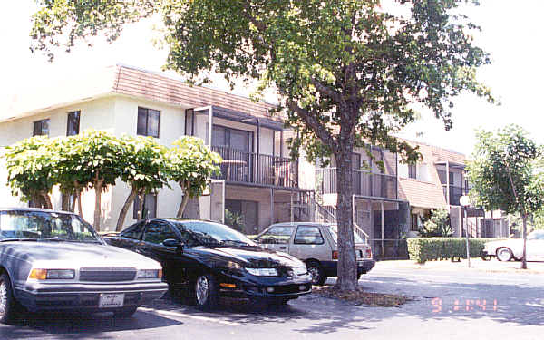 Village Townhouse Of Pompano Beach in Pompano Beach, FL - Foto de edificio