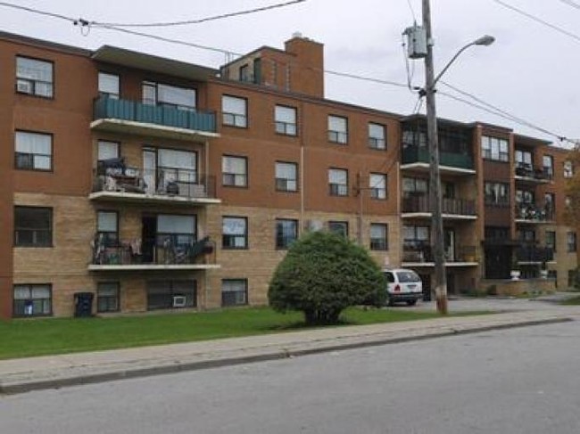 Willow Apartments in Toronto, ON - Building Photo - Building Photo