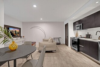 398 NE 5th St, Unit SI ID1504052P in Miami, FL - Foto de edificio - Building Photo