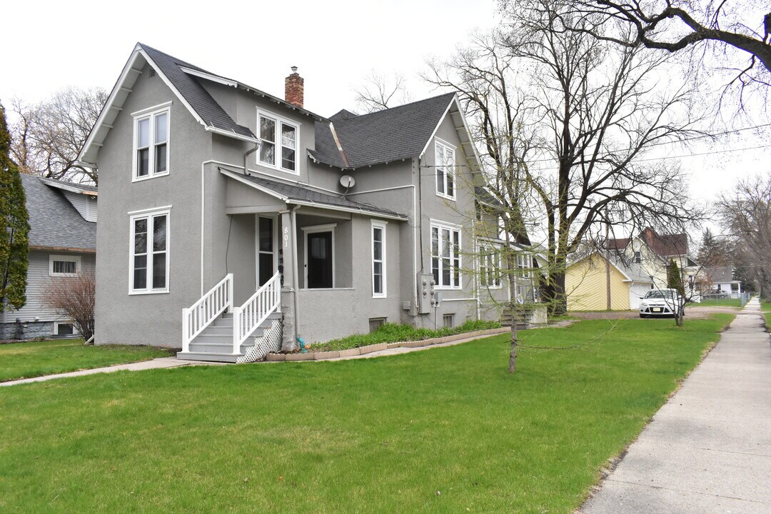 801 3rd St N in Fargo, ND - Building Photo