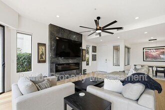 8989 N Gainey Center Dr in Scottsdale, AZ - Building Photo - Building Photo