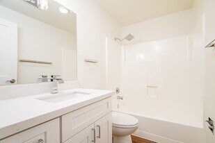 5701 Hwy Pl in Everett, WA - Building Photo