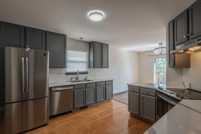 property at 823 Park Bluff Cir