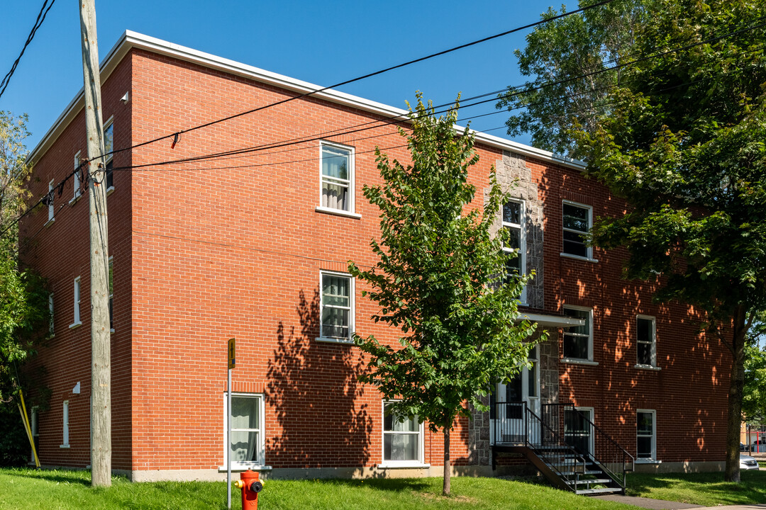 3190 2E Av in Québec, QC - Building Photo